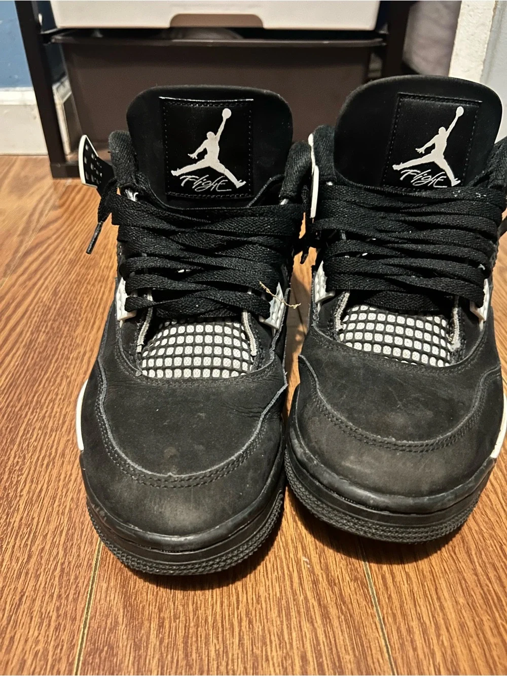 White Thunder Jordan 4’s Men’s sz 11 Good condition